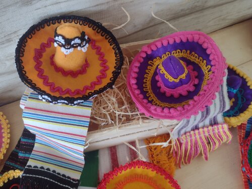 Kit Sombrero e poncho para garrafas