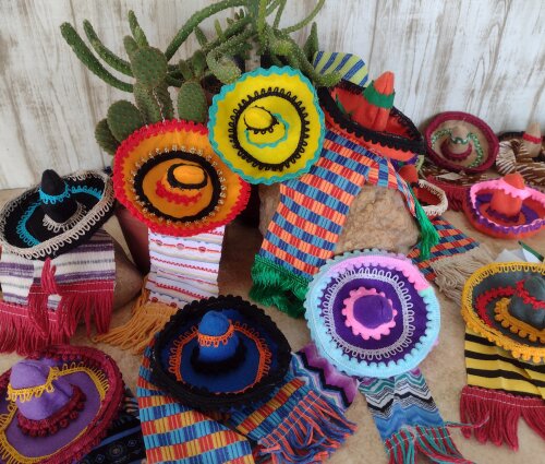 Kit Sombrero e poncho para garrafas