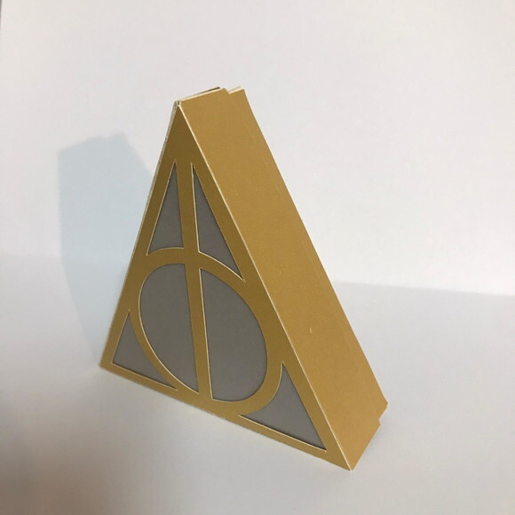 Caixa de Relíquias Harry Potter Dourada