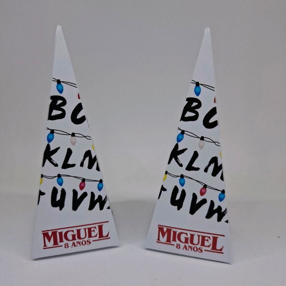 Caixa Pirâmide Alfabeto Stranger Things - Kit 20u