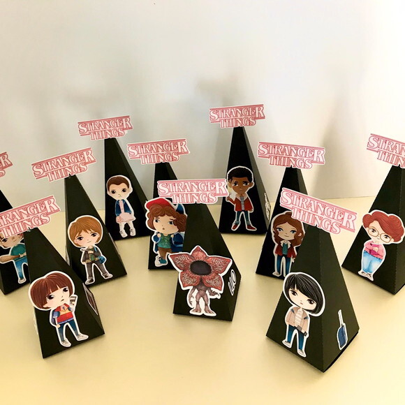 Caixinha Pirâmide Personagens Festa Stranger Things