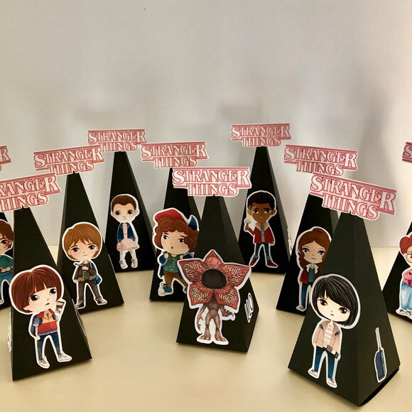 Caixinha Pirâmide Personagens Festa Stranger Things