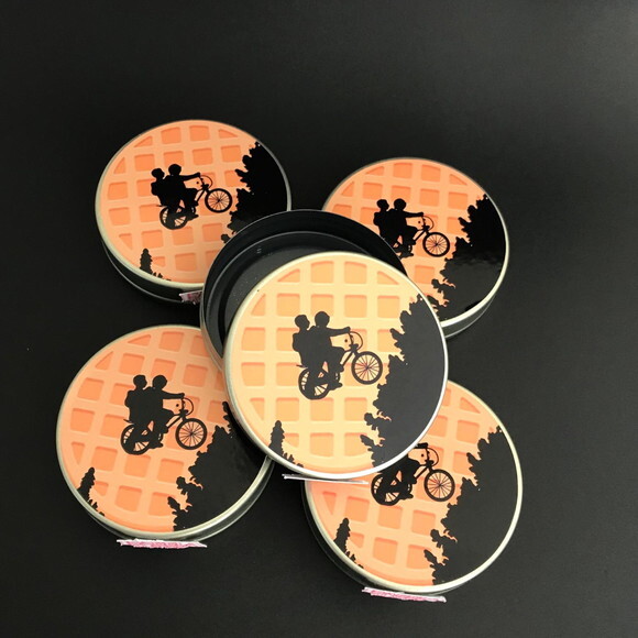 Latinha Stranger Things Grande (7,5x2cm)