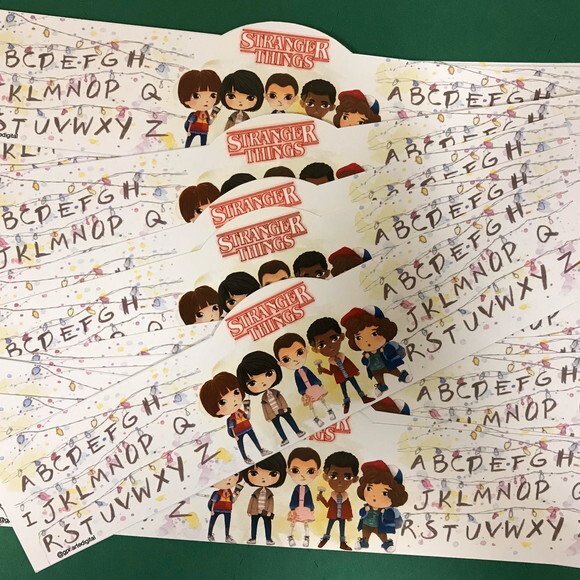 Rótulo de Água Stranger Things - Kit 24 Unidades