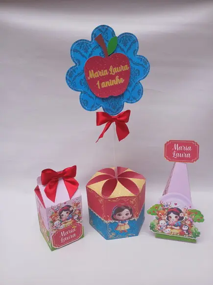 Kit com Centro de Mesa/caixa Milk e Pirâmide