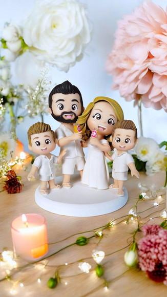Noivinhos Topo de Bolo com Crianças Biscuit Personalizado