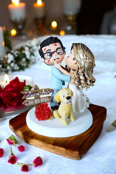 Topo de Bolo Casamento Noivinhos se Beijando Biscuit
