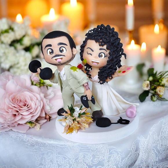Topo de Bolo Casamento Noivinhos Academia e Pintura