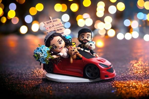Topo de Bolo Casamento Noivinhos no Carro Viagem Lua de Mel
