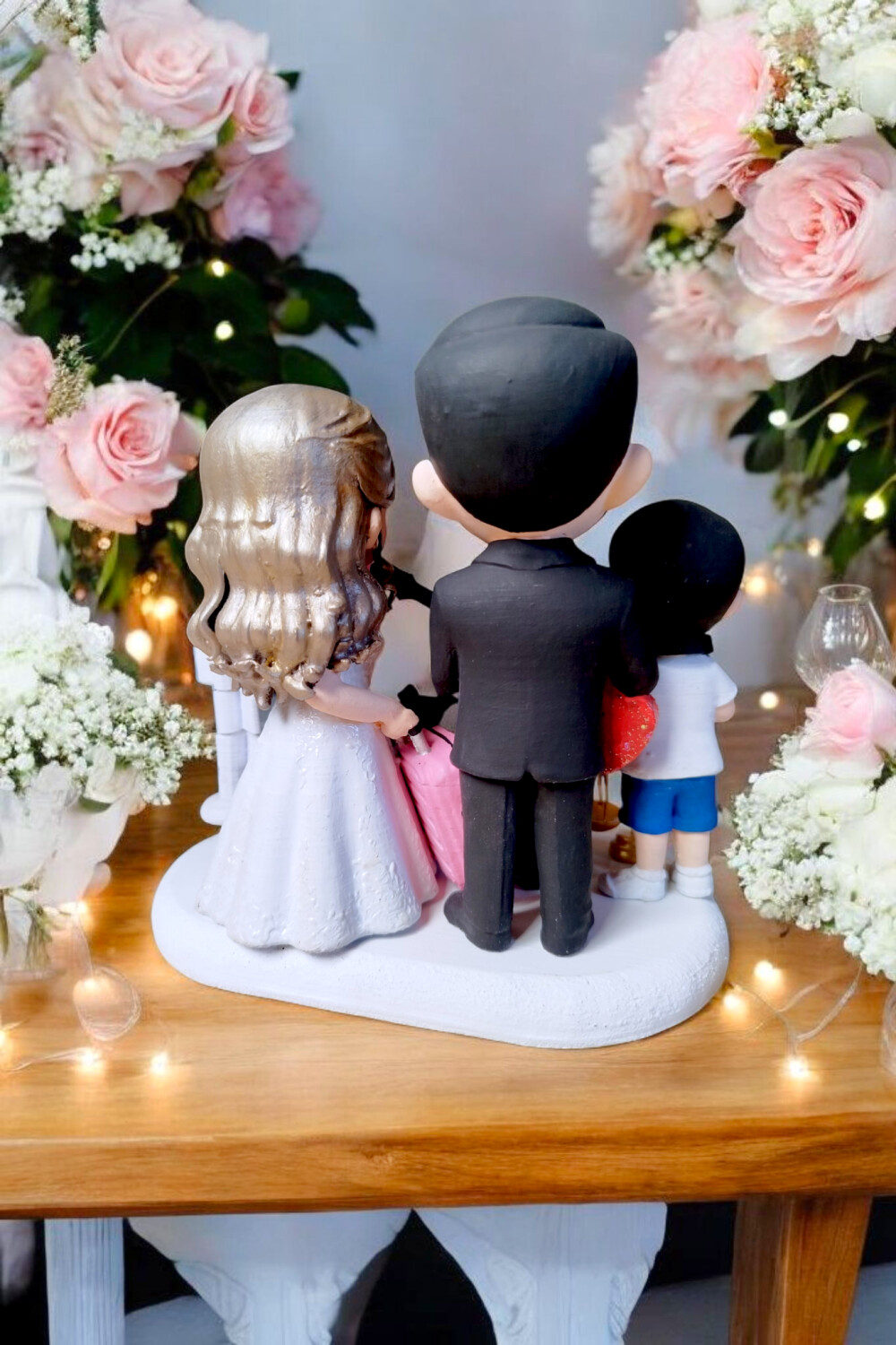 Topo de Bolo Noivos com Filho e Pets Personalizado Biscuit