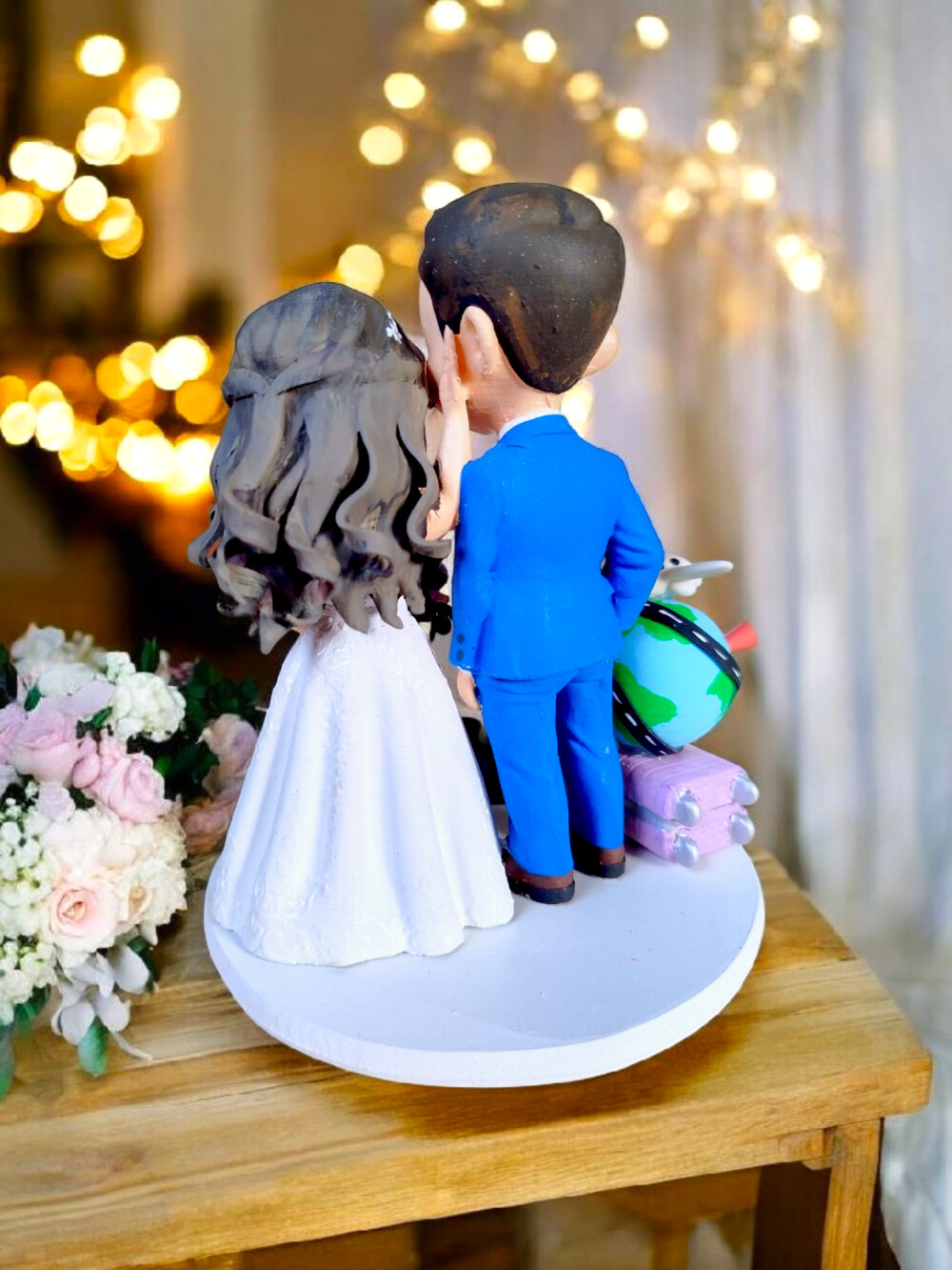Topo de Bolo Casamento Noivinhos Viagem Biscuit 3d