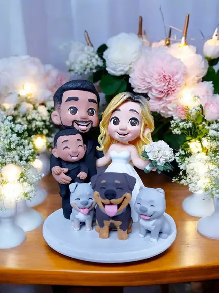 Topo de Bolo Noivos com Bebê e Pets Personalizado