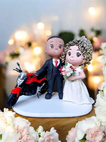 Topo de Bolo Casamento Noivinhos na Moto Recém Casados