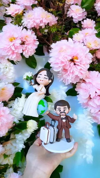 Topo de Bolo Casamento Noivo Levantando a Noiva Globo
