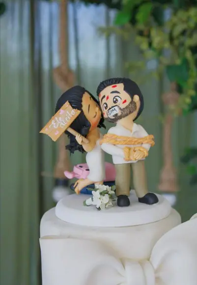 Topo de Bolo Casamento Noivo Amordaçado Amarrado Biscuit