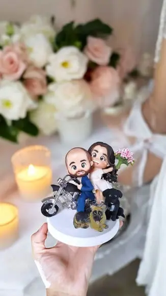 Topo de Bolo Casamento Noivinhos na Moto Recém Casados