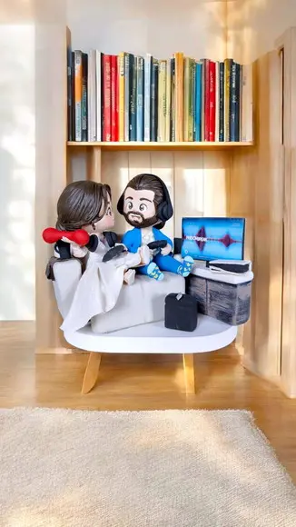 Topo de Bolo Casamento Noivinhos Sofá Videogame