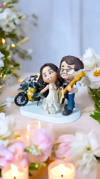 Topo de Bolo Casamento Noivos com Moto Bíblia e Baixo