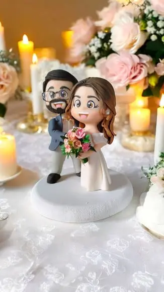Topo de Bolo Casamento Noiva Ruiva Noivo de Óculos