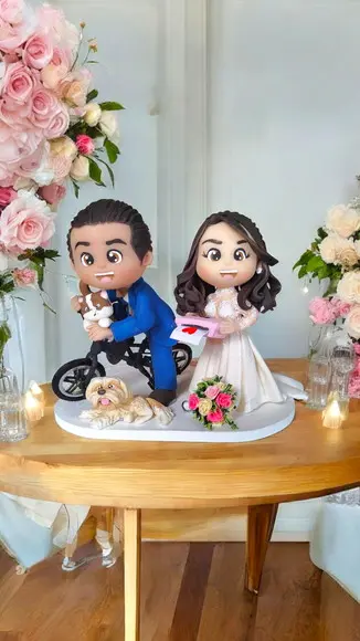 Topo de Bolo Casamento Noivos Bicicleta e Silhuette Biscuit