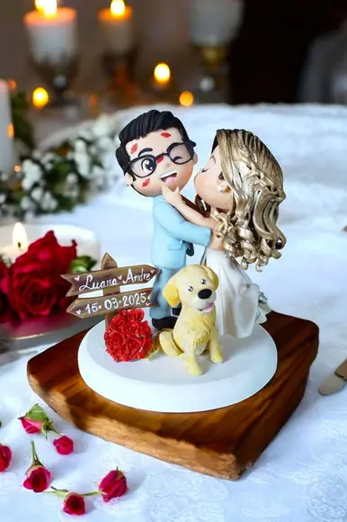 Topo de Bolo Casamento Noivinhos se Beijando Biscuit