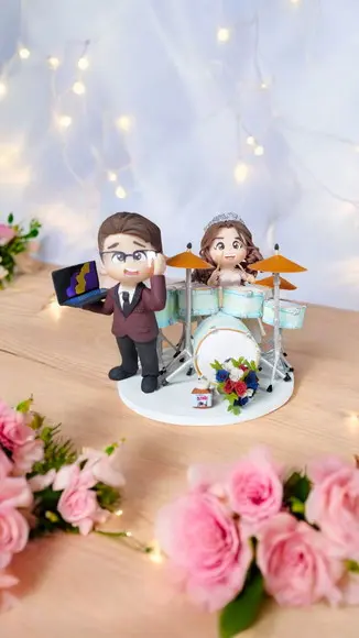Topo de Bolo Casamento Noiva Tocando Bateria Noivo Notebook