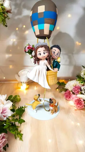Topo de Bolo Casamento Noivinhos no Balão de Ar Colorido
