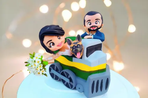 Topo de Bolo Casamento Noivinhos no Trem