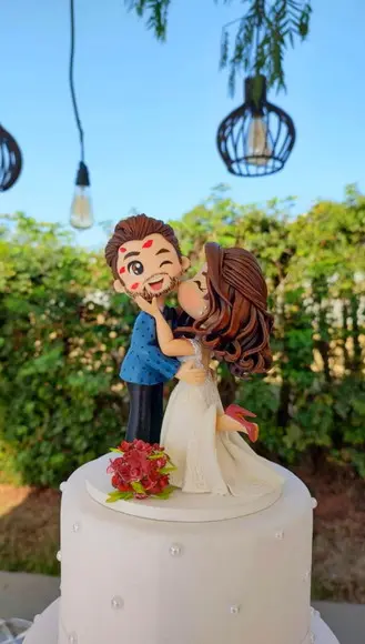 Topo de Bolo Casamento Noivinhos se Beijando Biscuit