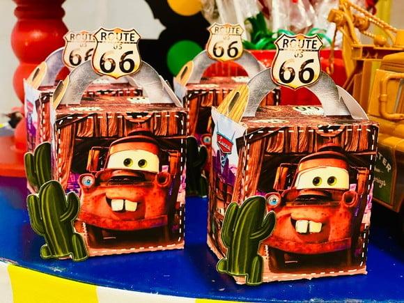 lembrancinha carros tom mate - guincho