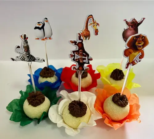 Forminhas Madagascar e Toppers