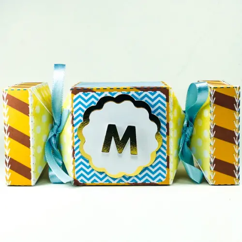 lembrancinha ursinho marron, amarelo e azul - urso menino
