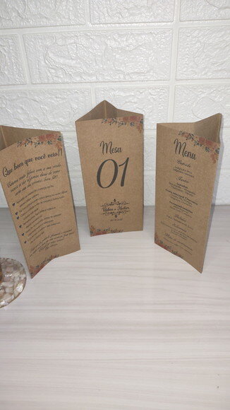 Menu Triangulo / Totem com Agradecimento - Rústico