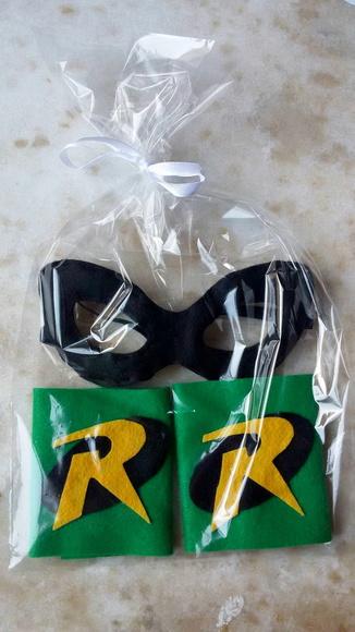 KIT MÁSCARA E BRACELETE FELTRO ROBIN