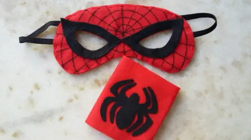 KIT MÁSCARA E BRACELETE FELTRO HOMEM ARANHA