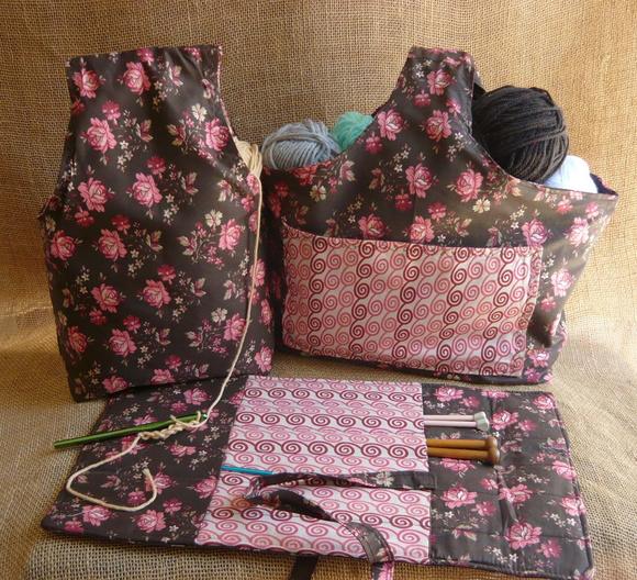 Bolsa para Tricô e Crochê com Porta Agulhas e Porta Novelo
