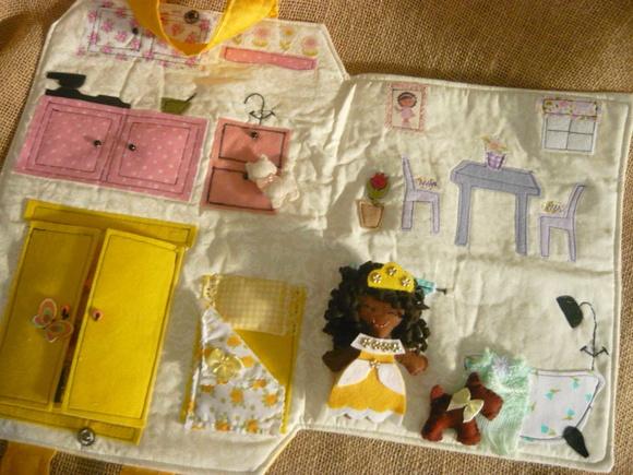 Bolsa casinha de Bonecas - Boneca Negra