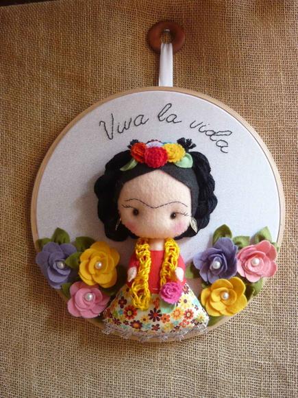Boneca Frida Kahlo - quadro bastidor