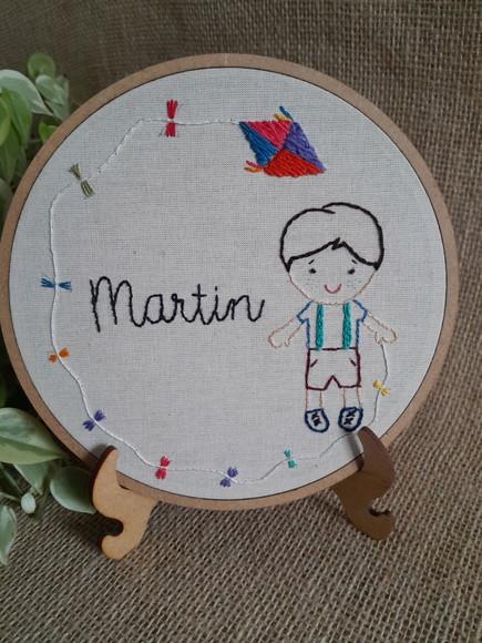 Porta de Maternidade Bordado Livre