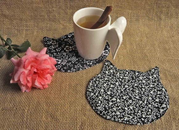 Mug Rug Gatinho Preto - Descanso de Xícara ou Copo