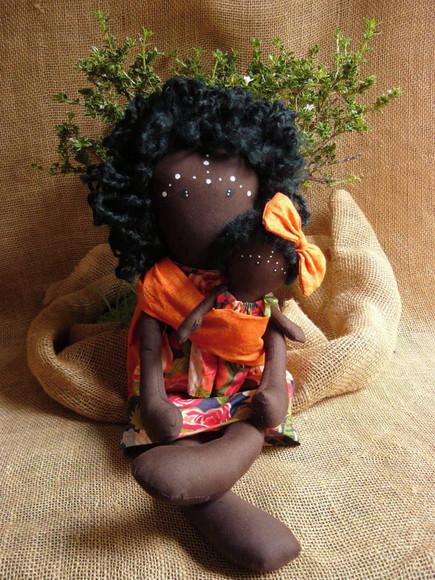Boneca Negra com Pintura Tribal