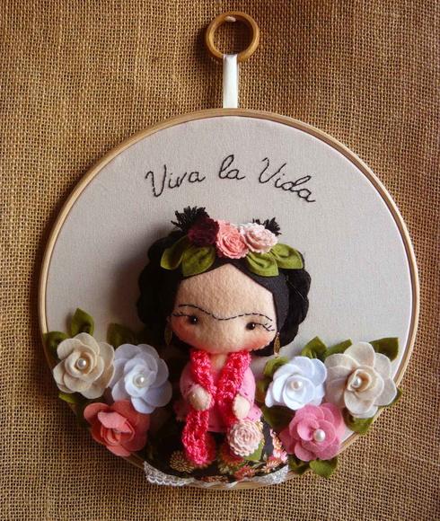 Boneca Frida Kahlo - quadro bastidor
