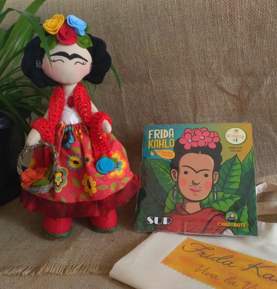 Boneca Frida Kahlo - kit boneca livro e sacola