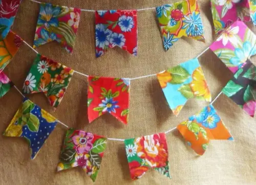 Kit com 6 Fieiras (10 Bandeirinhas de Chitão 13x15 em Cada)
