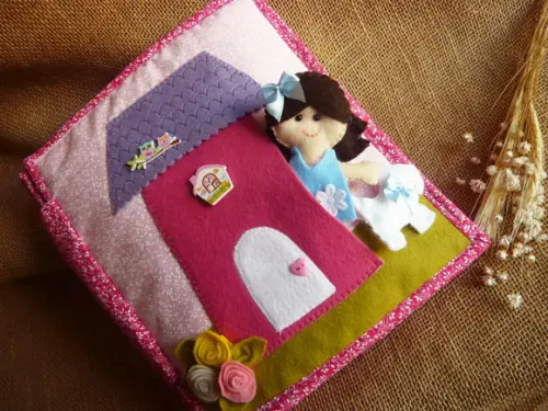 Quiet Book Casinha