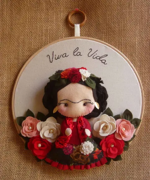 Boneca Frida Kahlo - quadro bastidor