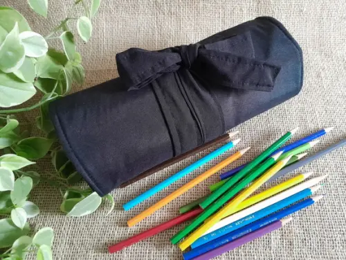 Estojo Rolo Preto para 100 Lápis
