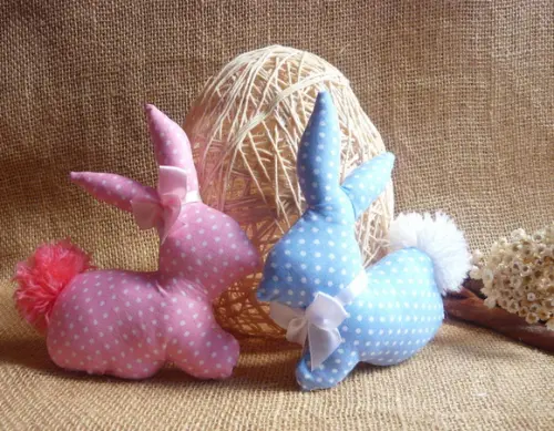 Ovo de Barbante e Coelhos de Tecido
