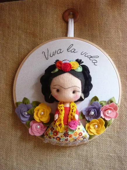 Boneca Frida Kahlo - quadro bastidor