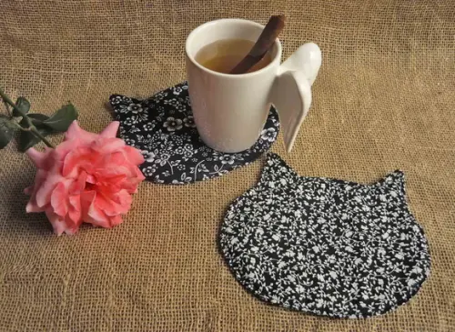 Mug Rug Gatinho Preto - Descanso de Xícara ou Copo